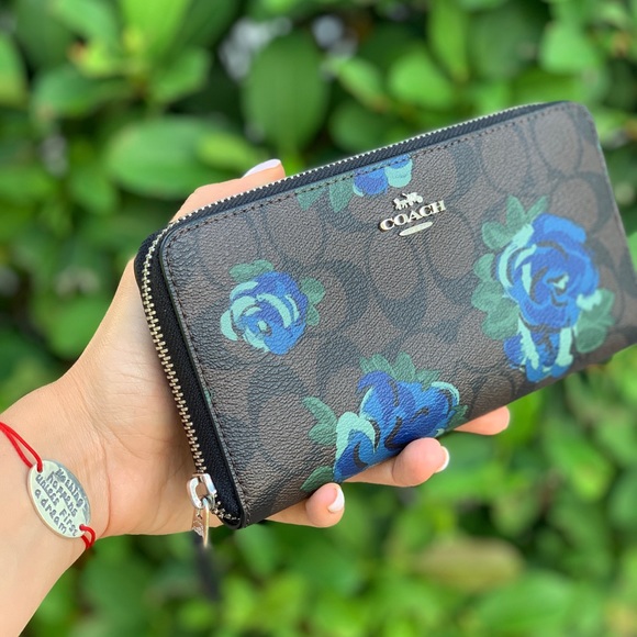 Coach Handbags - 🔥SALE🔥COACH Wallet